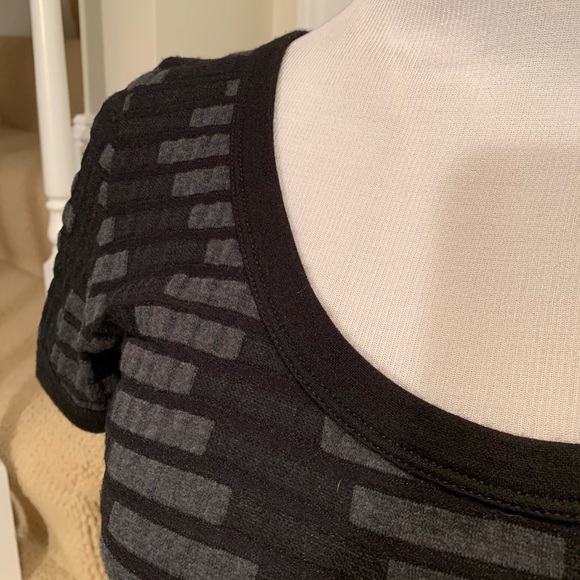 Armani Collezioni top, size 10. Stretchy - Picture 5 of 5